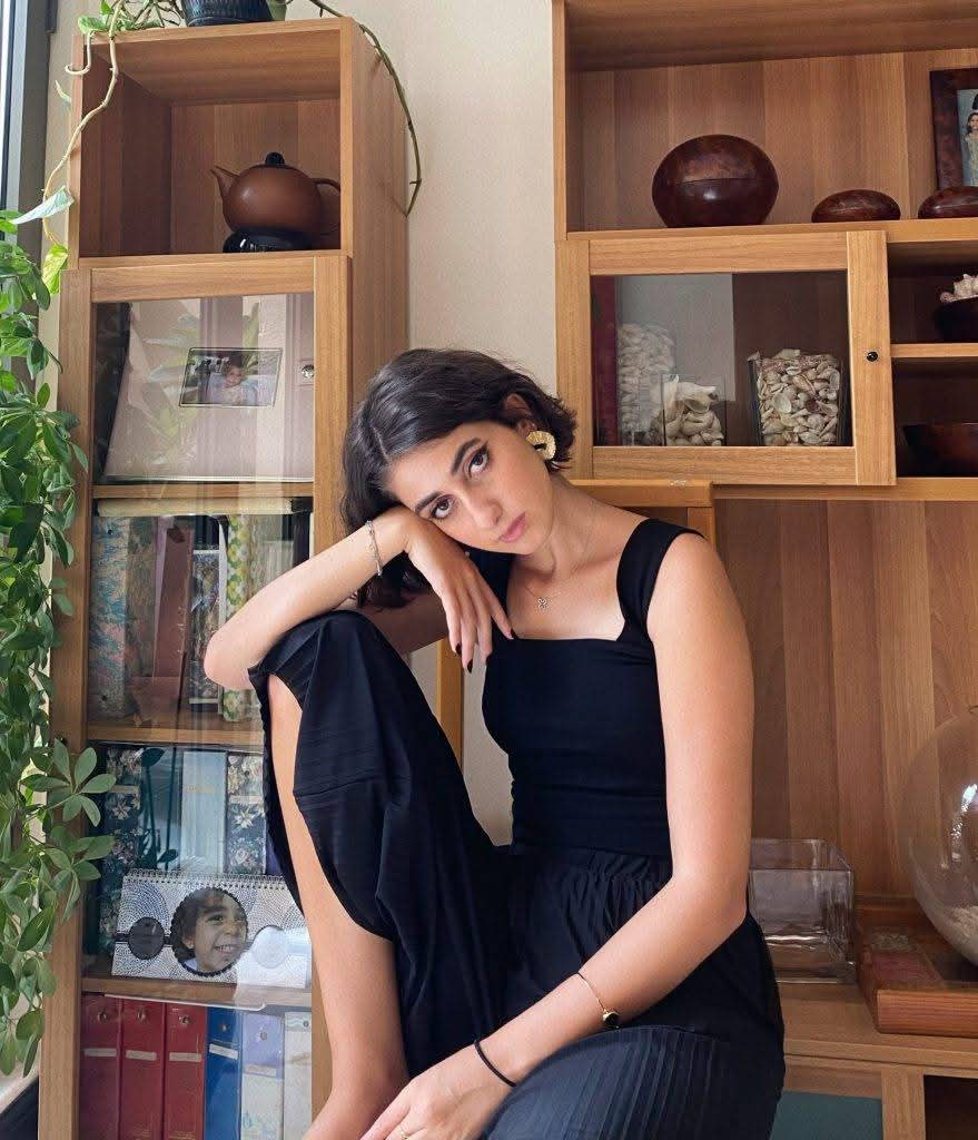 زوجة عُمدة نيويورك السورية جريئة بأسلوب البوهو المميز