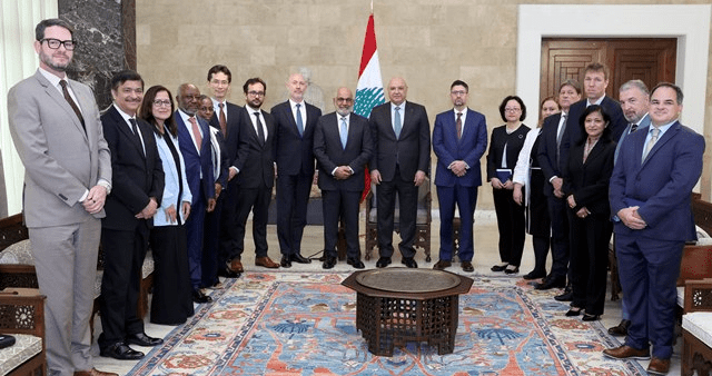 الرئيس عون مستقبلا وفد البنك الدولي: لبنان ملتزم اتفاق