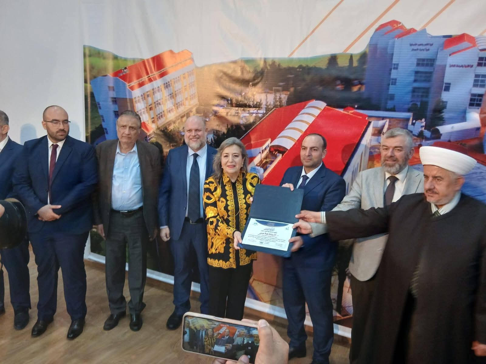 إنجاز لبناني مشرّف: تكريم ثانوية الحدادين للبنات في جامعة طرابلس بعد فوزها بجائزة تحدي القراءة العربي