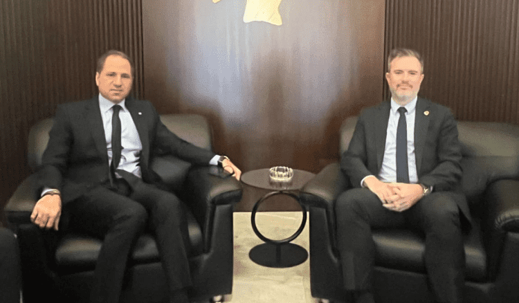 رئيس الكتائب التقى السفير الكندي