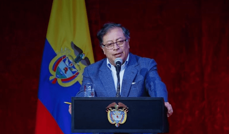 الرئيس الكولومبي يعلّق تبادل المعلومات الاستخباراتية مع الولايات المتحدة بعد الضربات في الكاريبي 