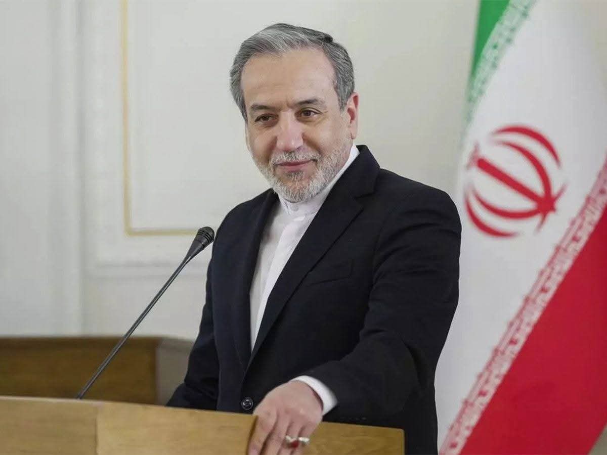  مجلس الوزراء وزير الخارجية   يتلقى اتصالا هاتفيا من وزير الخارجية الإيراني