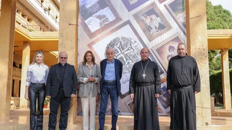 جنبلاط زائرا جامعة الروح القدس .