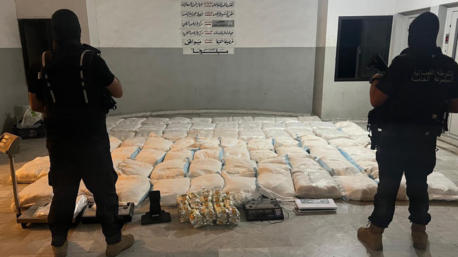 بعملية نوعية: إحباط تهريب نحو 8 ملايين حبة كبتاغون، توقيف متورطين رئيسيين وضبط مخزن ضخم
