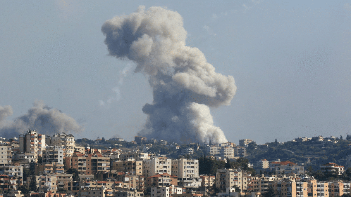 في الضاحية… الحرب دمرت حتى الهواء.. بكتيريا منتشرة في الجو تثير قلق اللبنانيين! 15 زيارة