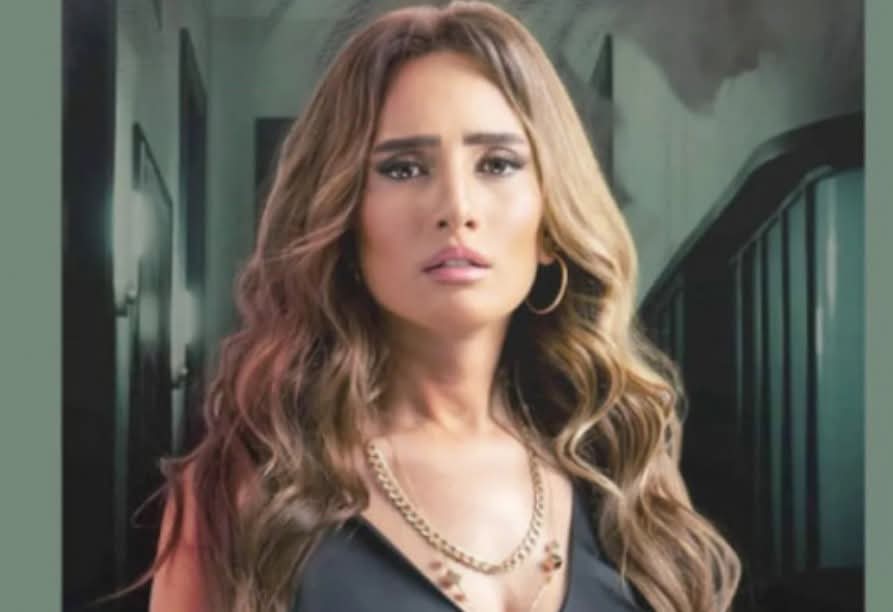 الفنانة زينة تتعرض للضرب