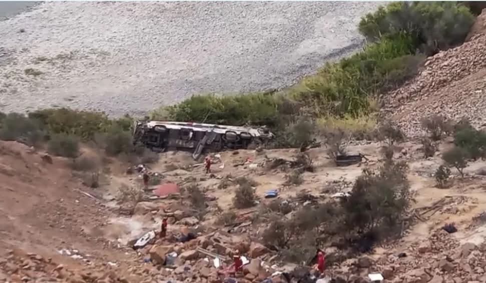 مقتل 12 شخصاً وإصابة 10 آخرين بانقلاب حافلة في الأكواد