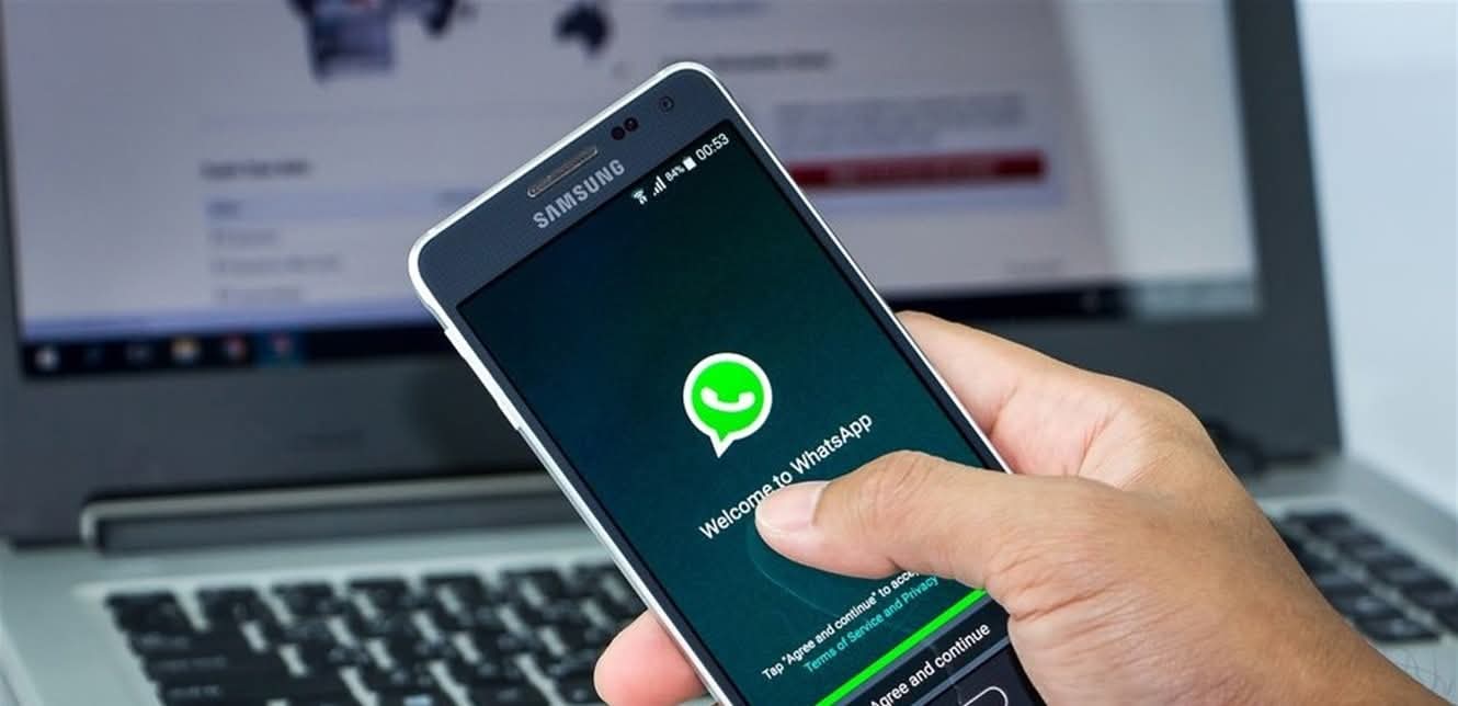 يسرقون حسابات “واتساب” ويبتزّون الضحايا ماليًا، ومكتب مكافحة الجرائم المعلوماتية يوقف متورطَين
