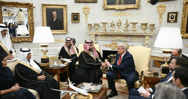 ولي العهد السعودي من البيت الابيض: سنرفع التزاماتنا بالاستثمار البالغة 600 مليار دولار إلى تريليون دولار مع أميركا