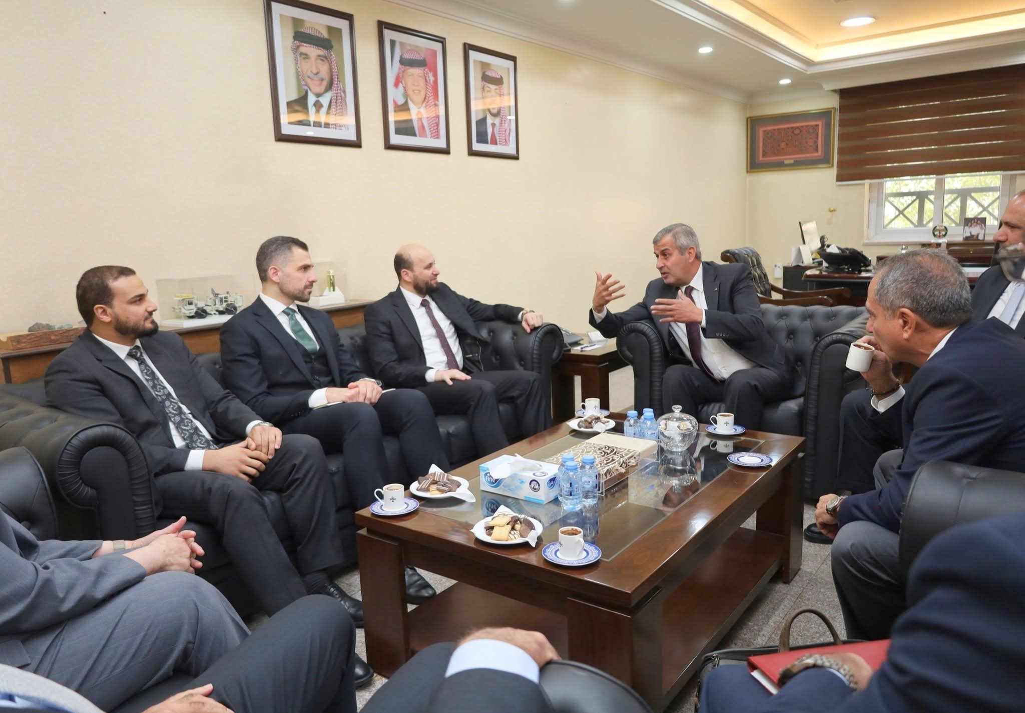 عمّان تحتضن اجتماعات التعاون الثلاثي المشترك بين الأردن وسوريا ولبنان لمناقشة مشاريع الكهرباء والغاز