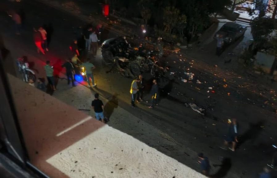 استهداف سيارة مدنية في بلدة فرون الجنوبية وارتقاء شهيد