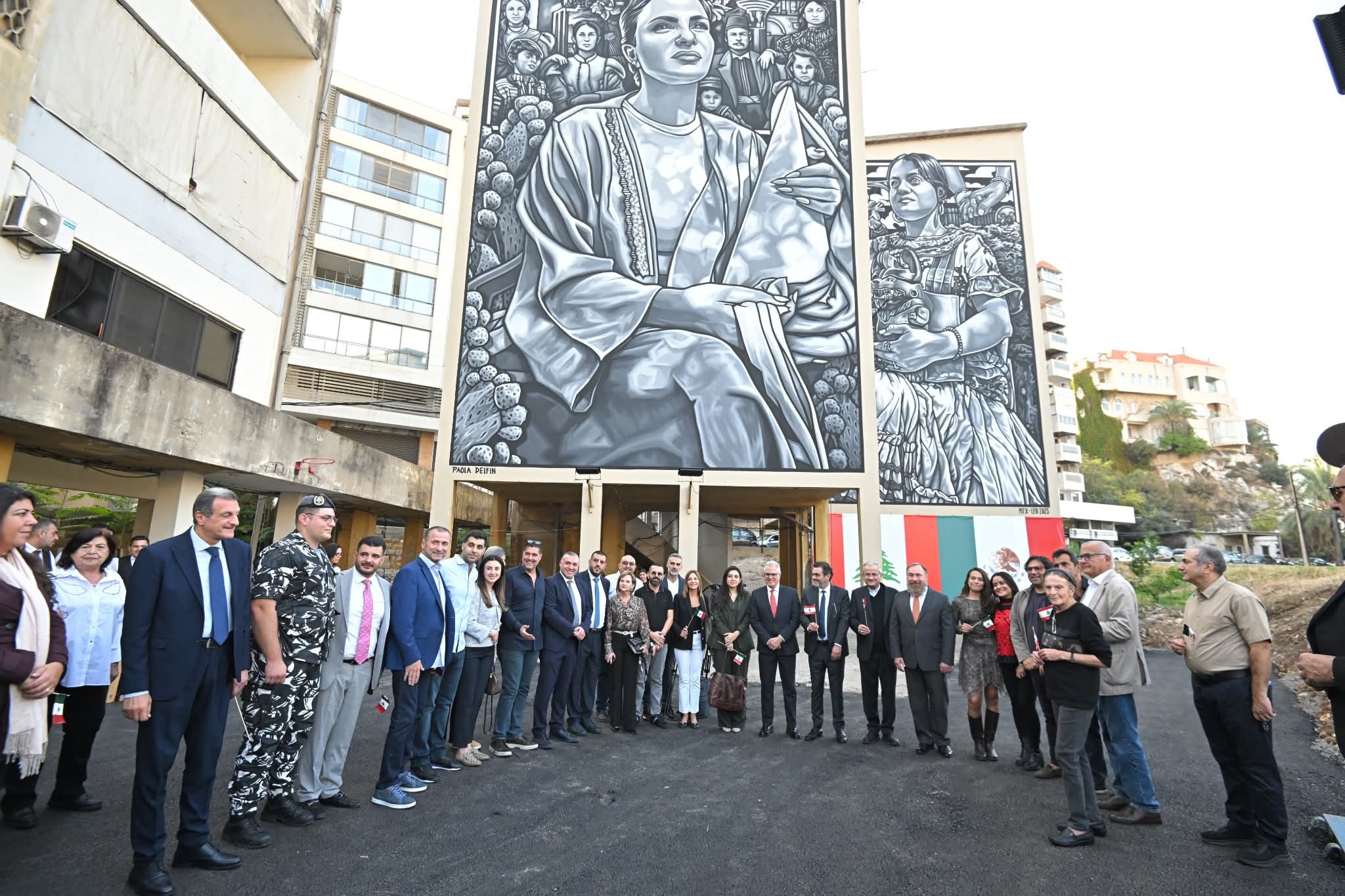 جداريّتَين تذكاريّتَين بعنوان "نبض قلب أرضين"، من ابتكار الفنّانة المكسيكيّة باولا ديلفين