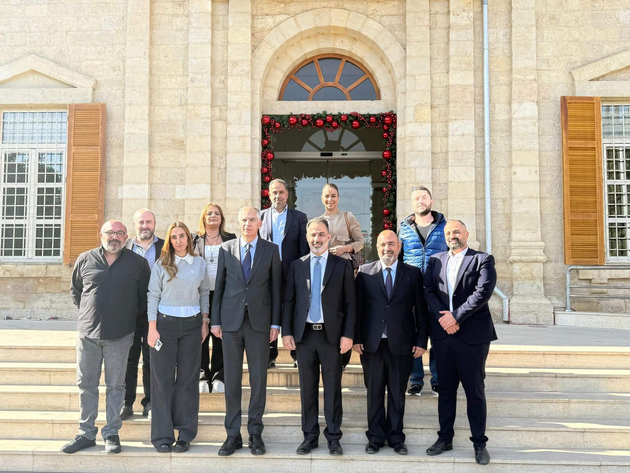 السفير الفرنسي يزور بلدية زحلة : بحث في رؤية المدينة للمستقبل وتعزيز التعاون.