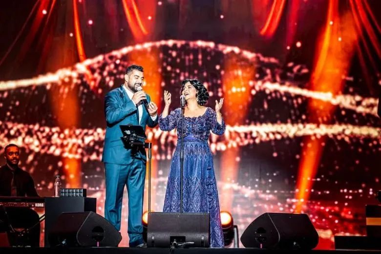 نوال تحتفل بعيد ميلادها على مسرح بيون الدانة