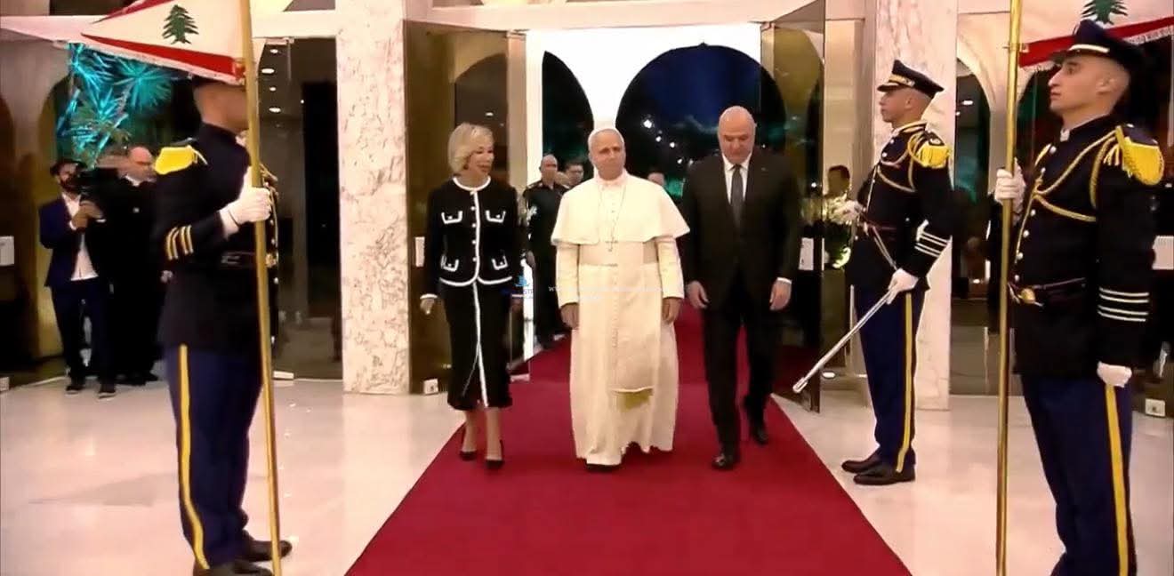 أقدام الحبر الأعظم، "خليفة بطرس" تطأ أرض القداسة "لبنان"