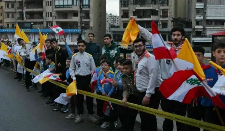 من كشّافة الإمام المهدي على طول طريق المطار، 