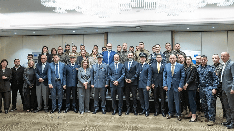 تخريج 392 من الضباط والعناصر من الأجهزة الأمنية والدفاع المدني ضمن "برنامج تدريبي في السلامة والأمن البحري"