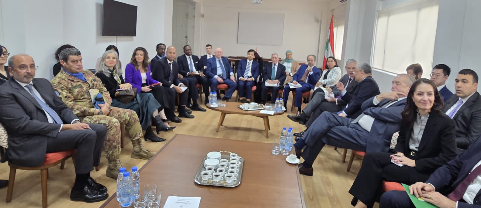 وفدا من سفراء الدول الخمس عشرة الأعضاء في مجلس الأمن الدولي الذي يزور لبنان