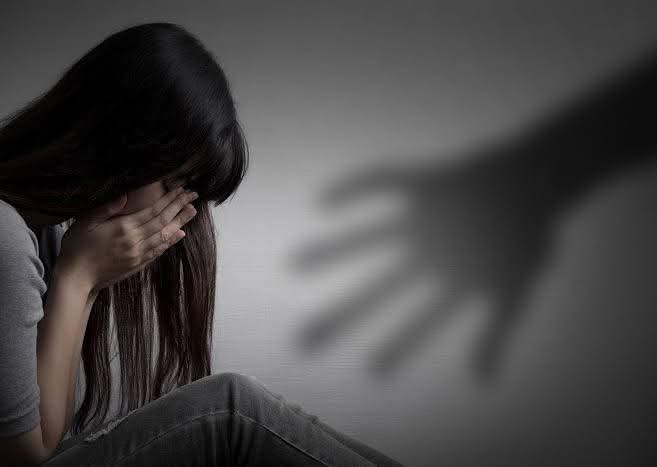 توقيف أب وزوجته