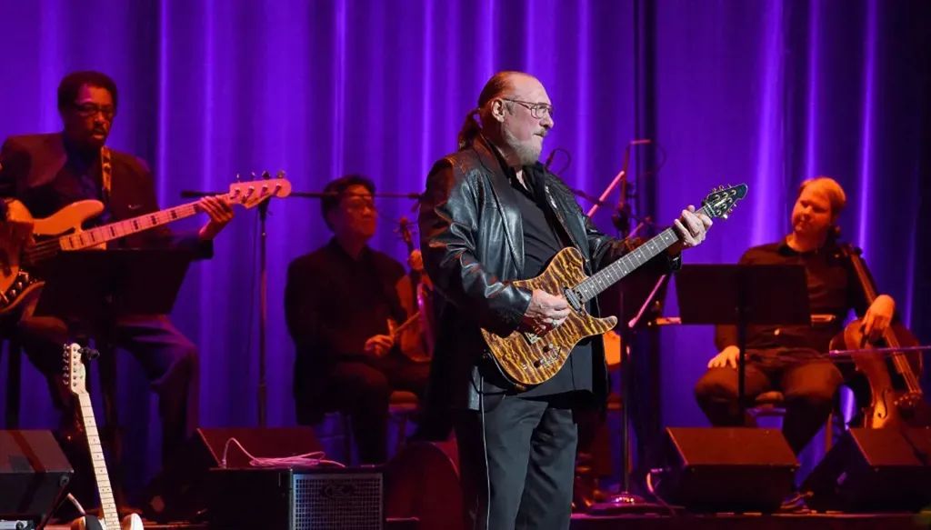 وفاة عازف الغيتار الأميركي ستيف كروبر