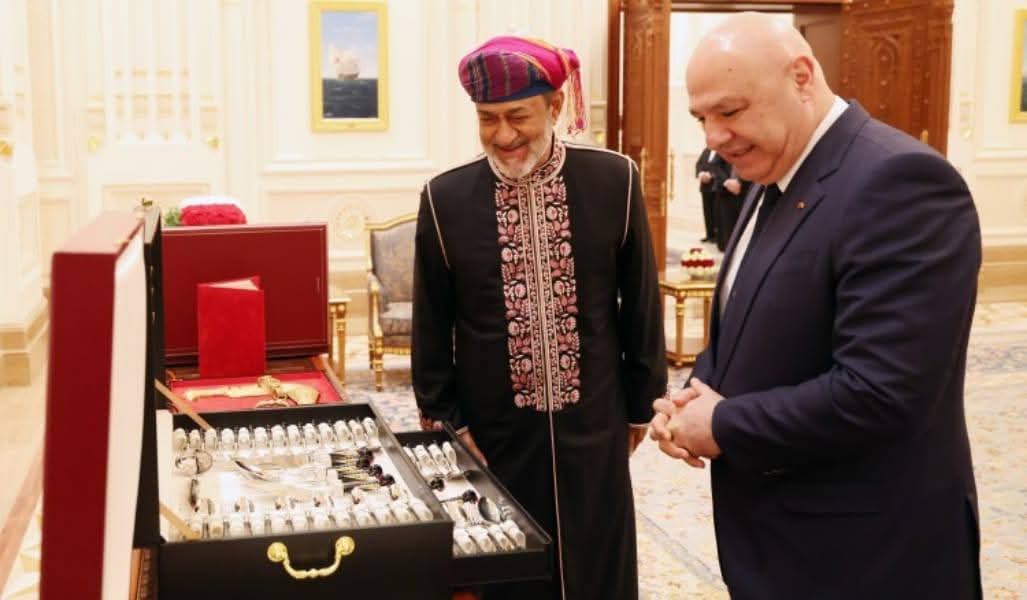 وسام عُمان العسكري للرئيس عون