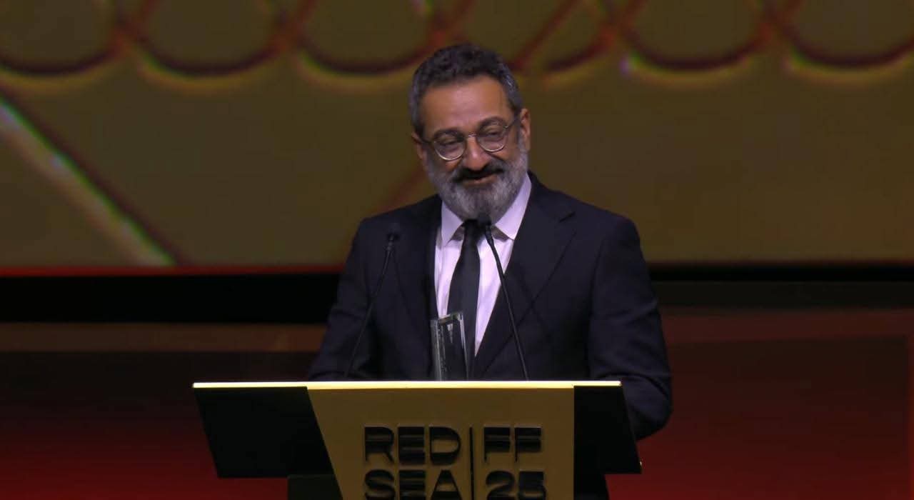 جورج خبّاز يحصد جائزة أفضل ممثل في مهرجان البحر الأحمر للأفلام