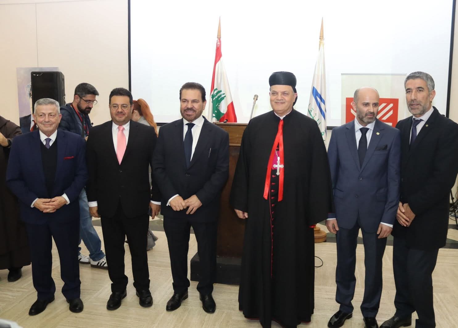 افتتاح معرض "ذاكرة اللون بين الحديث والقديم" للفنان د مارون مخّول في بيروت