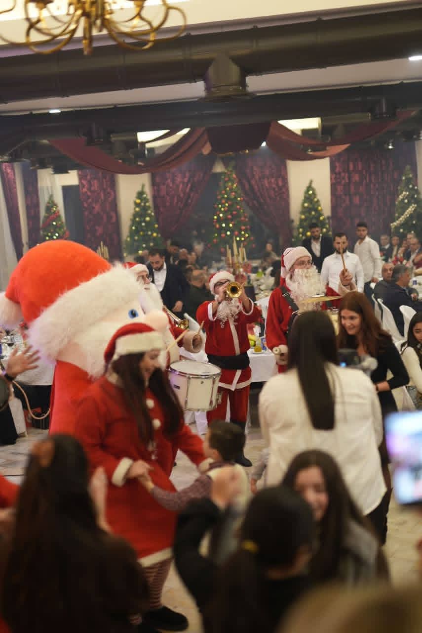 يجمع النجوم والروحانيّة في ليلة ميلاديّة راقية من تنظيم مجلة أصداء.