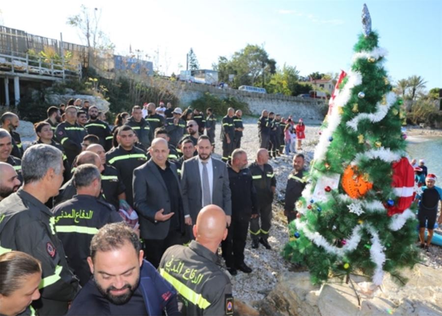 شجرة الميلاد في مغارة على عمق ٣٠ مترًا في البحر قبالة شاطئ العقيبة