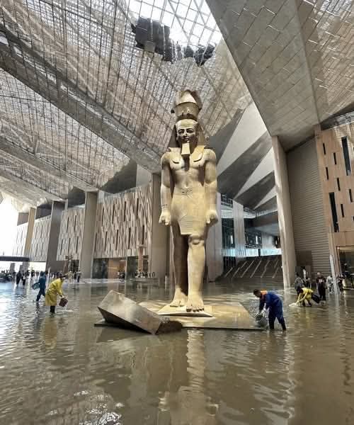 : انهيار سقف #المتحف المصري