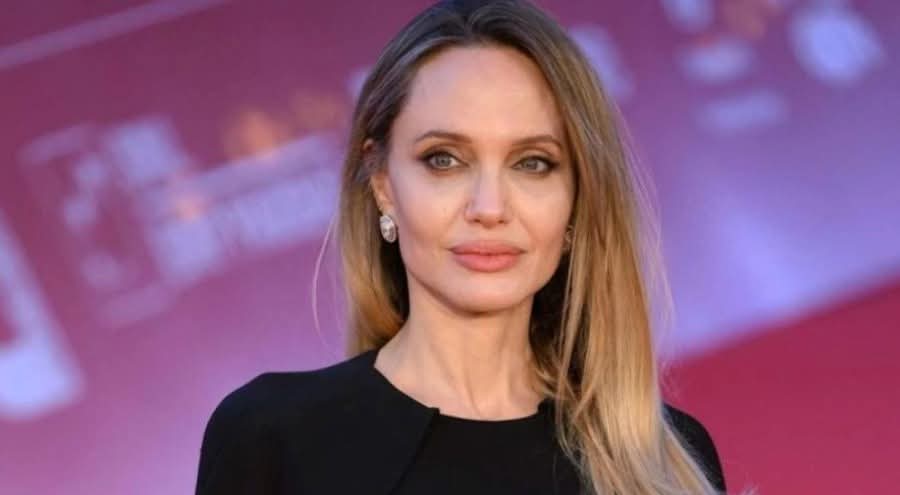 طالبت بالفحص الجيني للنساء.. أنجلينا جولي تتحدث عن جراحتها الوقائية من السرطان