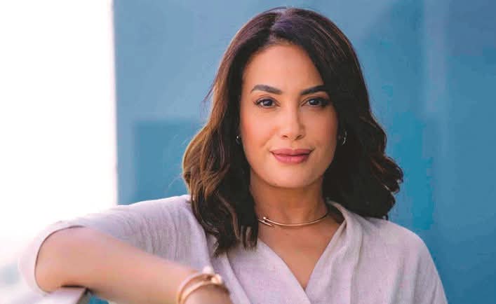 هند صبري تحصد جائزة عمر الشريف