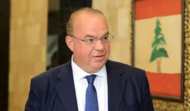 الحاج يتراجع أمام موظفي الخلوي