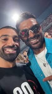 أحمد سعد يهدي محمد صلاح أغنية "فخر العرب" 