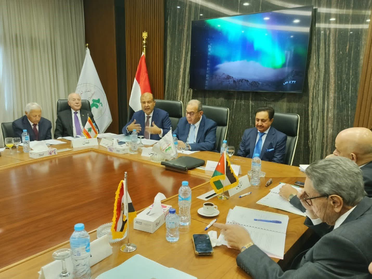 دبوسي يؤكد من القاهرة أهمية توحيد الجهود الاقتصادية العربية