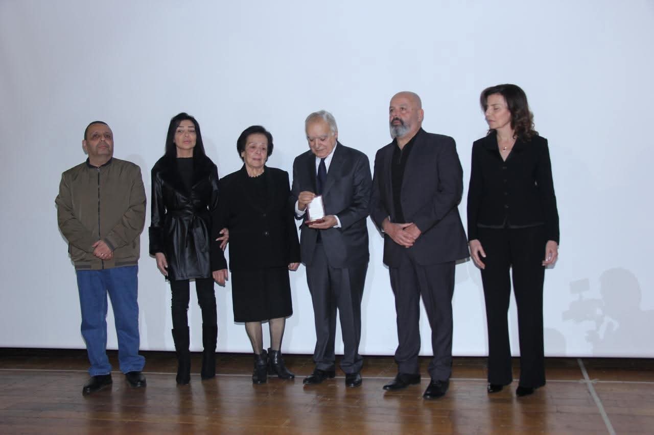 وزير الثقافة كرم الشاعر طليع حمدان