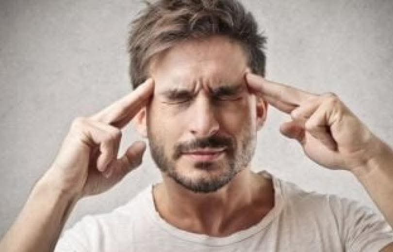 مساعدة الآخرين تُبطئ شيخوخة الدماغ