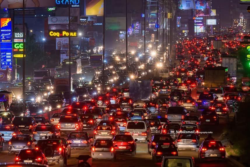 حركة مرور كثيفة على عدد من الطرقات