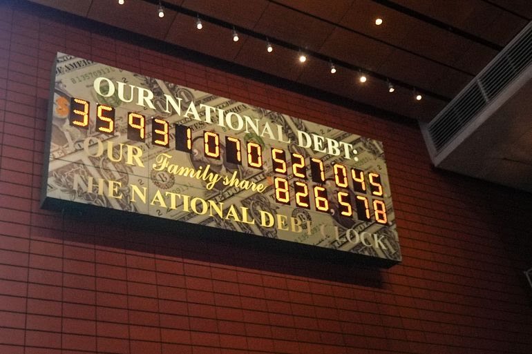 إيكونوميست تحذر من انزلاق العالم الغني نحو فوضى اقتصادية ومالية