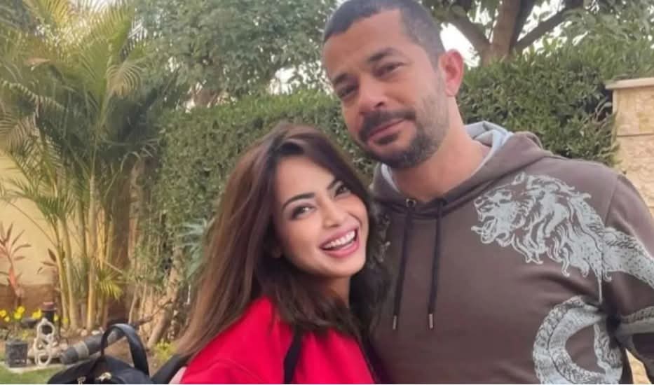 إذ أعلن الفنانان شريف سلامة وداليا مصطفى  طلاقهماً رسمياً