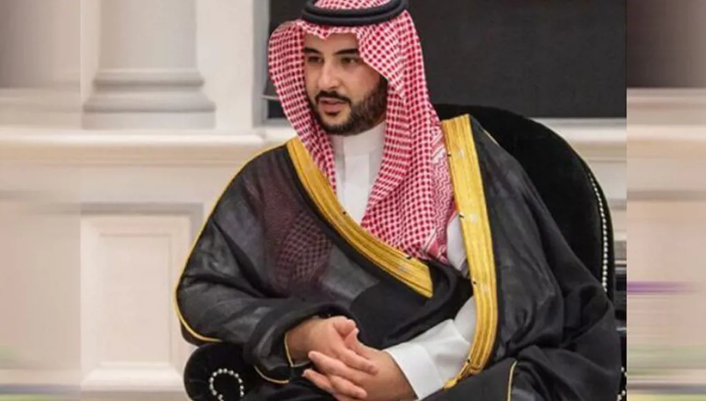 وزير الدفاع السعودي يطالب الانتقالي الجنوبي بإخراج قواته من حضرموت والمهرة "سلمياً