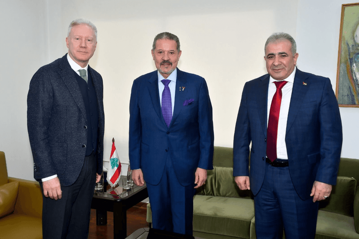 وزير الخارجية بحث مع ممثل الرئيس الفلسطيني في العلاقات الثنائية وأوضاع المخيمات وغزة