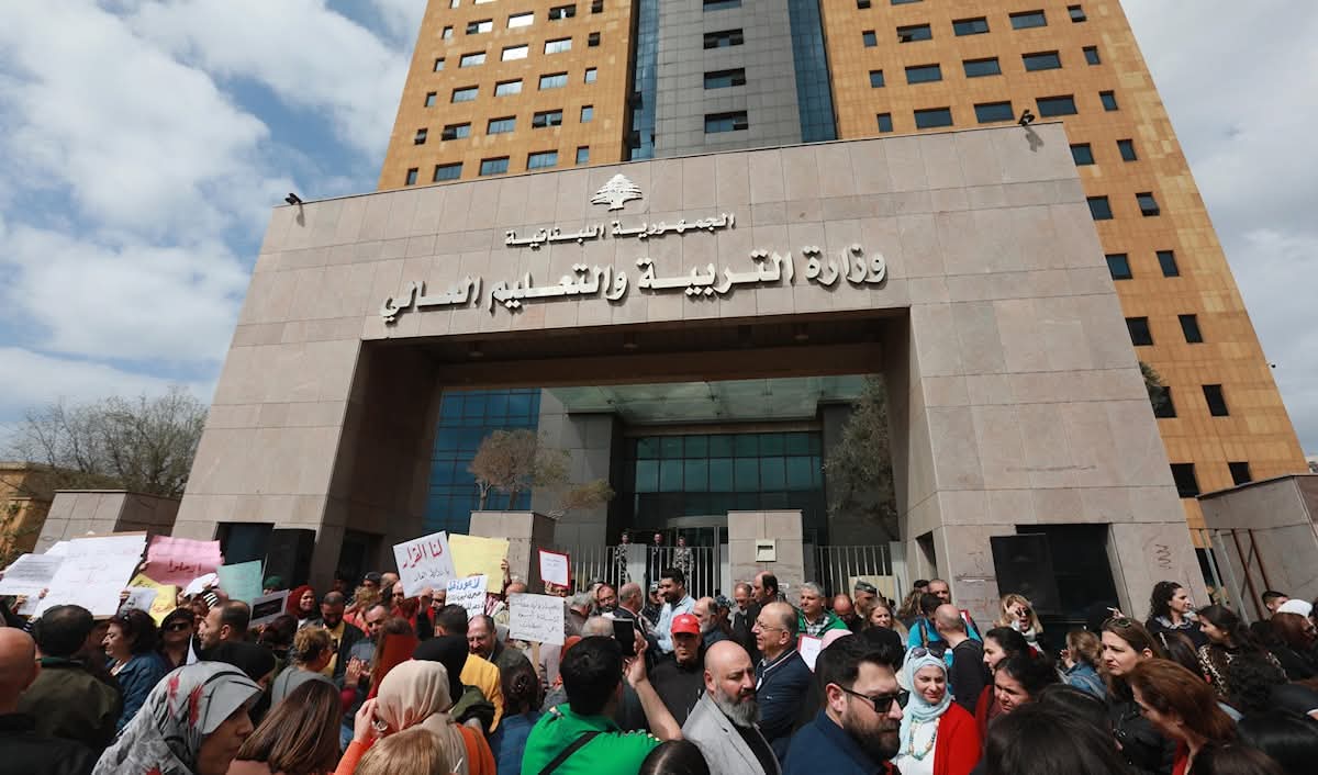 الإضراب والتظاهر: معلمو الأساسي يصعّدون في الجنوب والنبطية