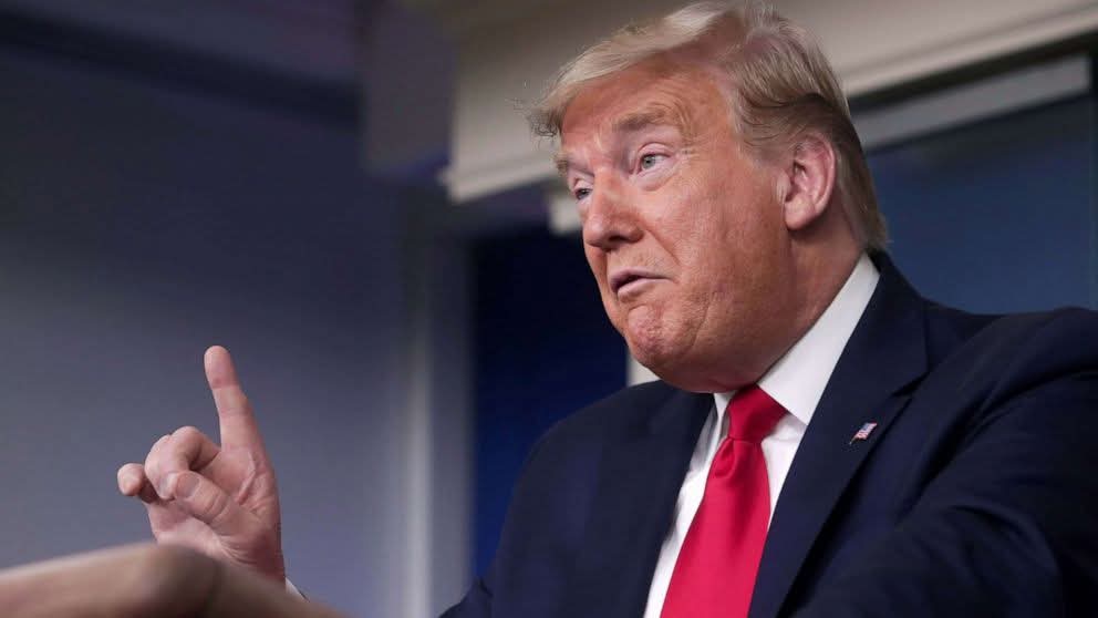 ترامب يروي تفاصيل اعتقال مادورو ويتحدث عن خيارات واشنطن للمرحلة المقبلة في فنزويلا.