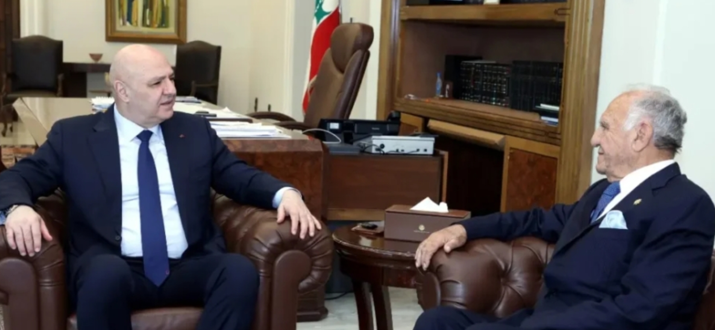 رئيس الجمهورية يبحث مع وزير الدفاع الاوضاع الامنية