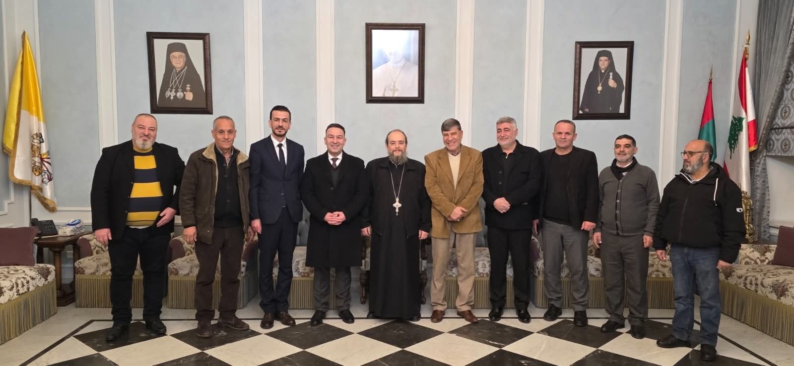 وفد من حركة امل في سيدة النجاة للمعايدة 