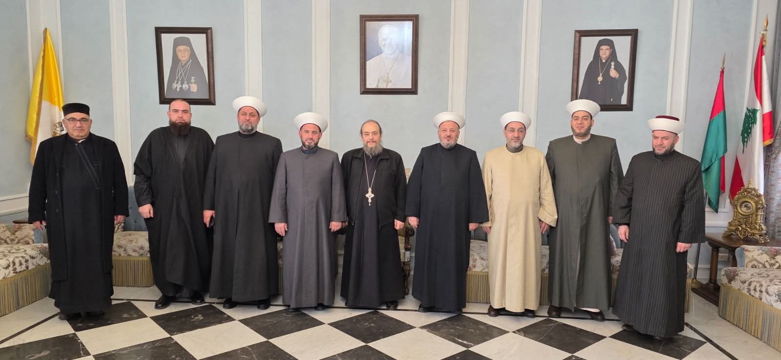 المفتي الغزاوي زار مطرانية سيدة النجاة معايداً 