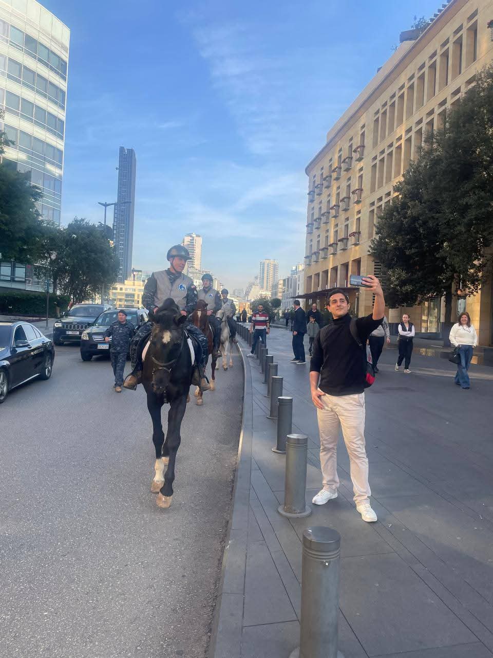 الخيالة في شوارع بيروت… قوى الأمن تعمل على تنظيم السير