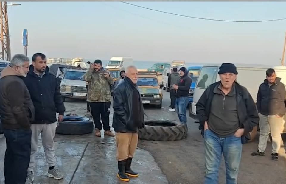 قطعوا الطريق ورفعوا صوتهم.. مزارعو عكار غاضبون