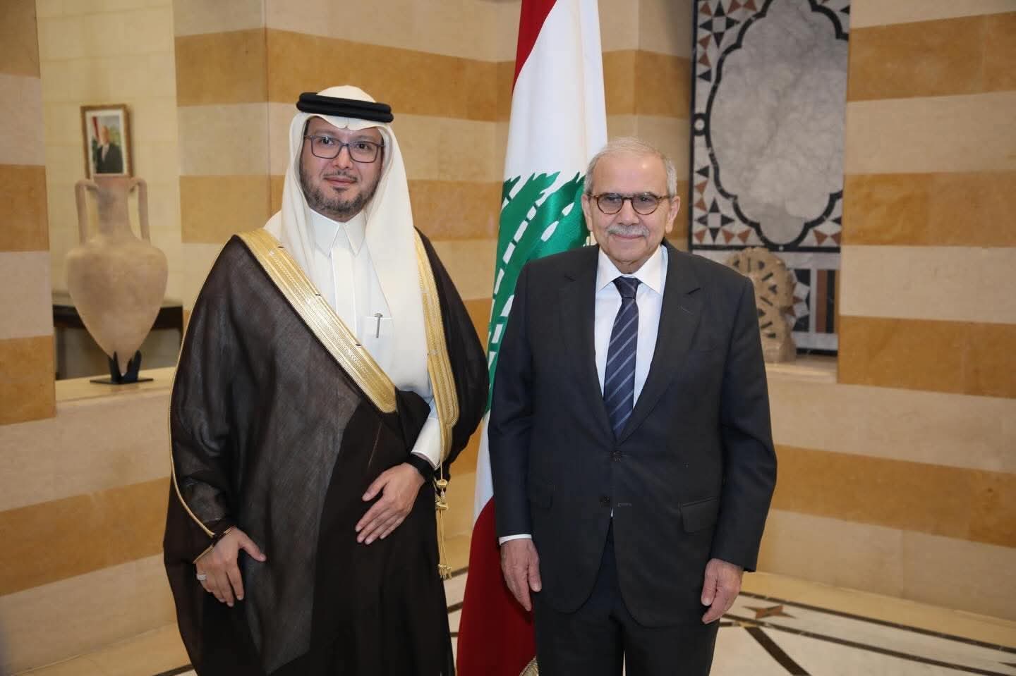 السفير السعودي يلتقي نواف سلام ويبحث تطورات لبنان والمنطقة